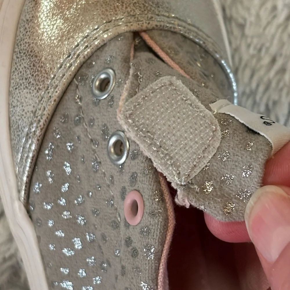 Toms Girl’s Fenix Mid Sneaker, size 5T